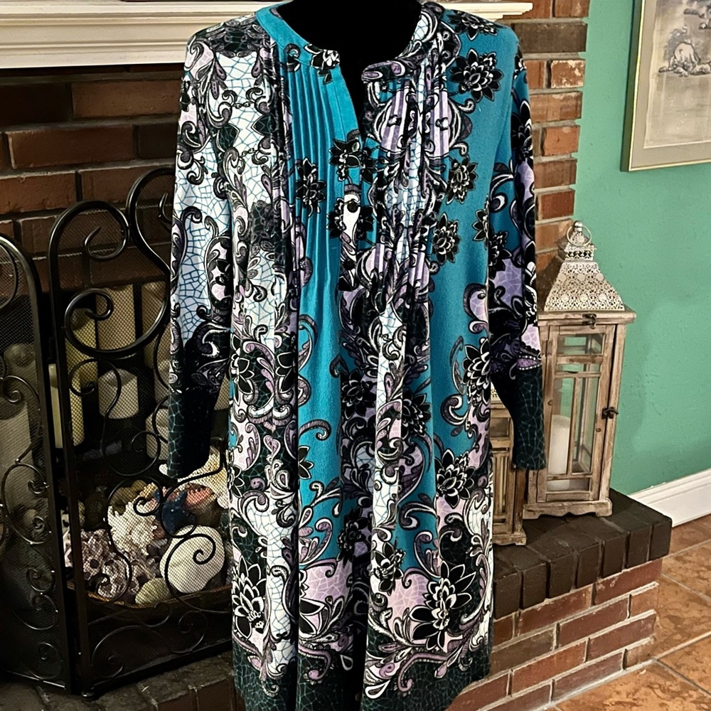 Mini dress with pockets, goes great with leggings.